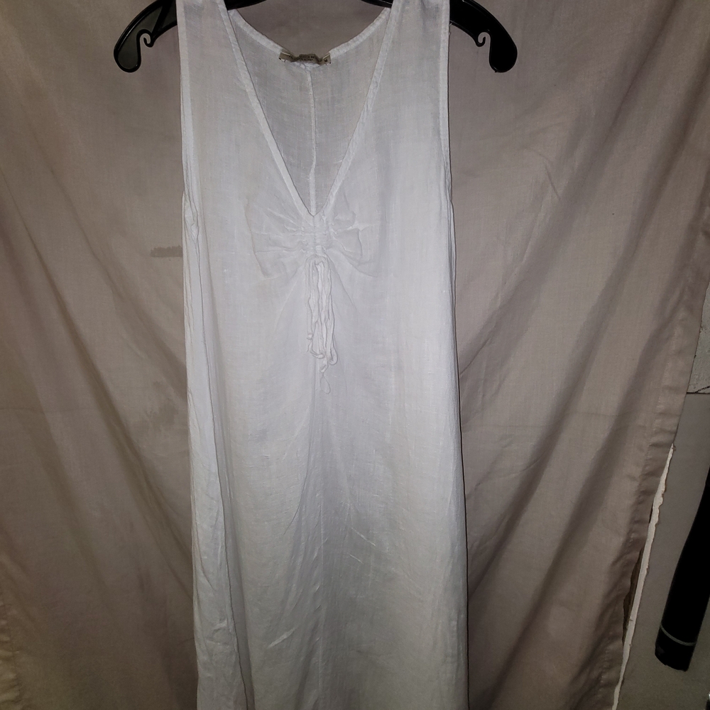 Classic White Sleeveless Maxi Dress